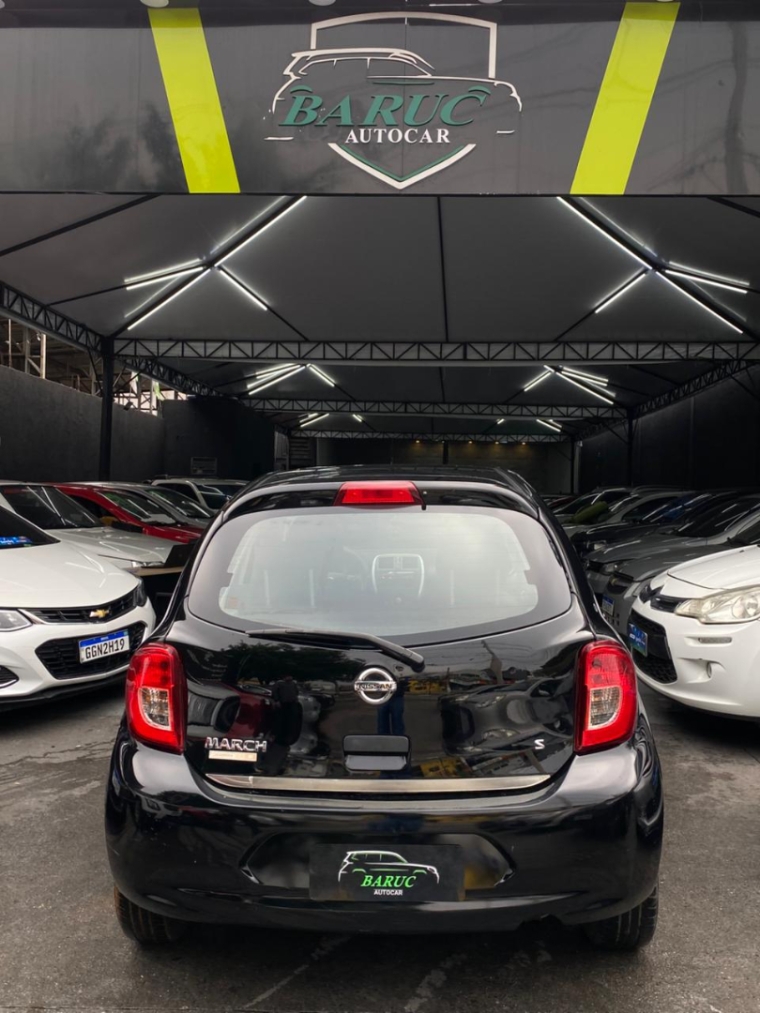 Nissan March 2015 traseira hatch