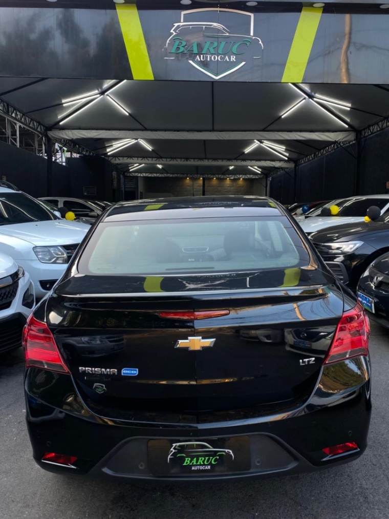 Chevrolet Prisma 2018 traseira sedan