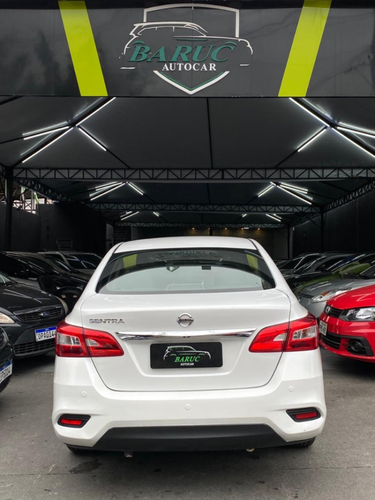 Nissan Sentra 2019 traseira sedan-1