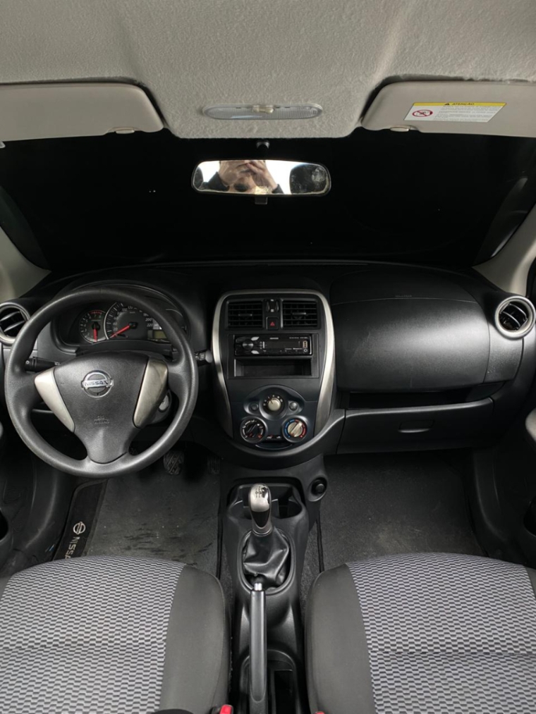 Interior Nissan March 2015 painel