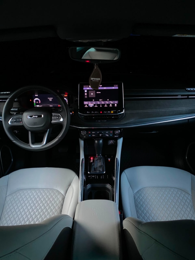 Interior Jeep Commander 2022 painel