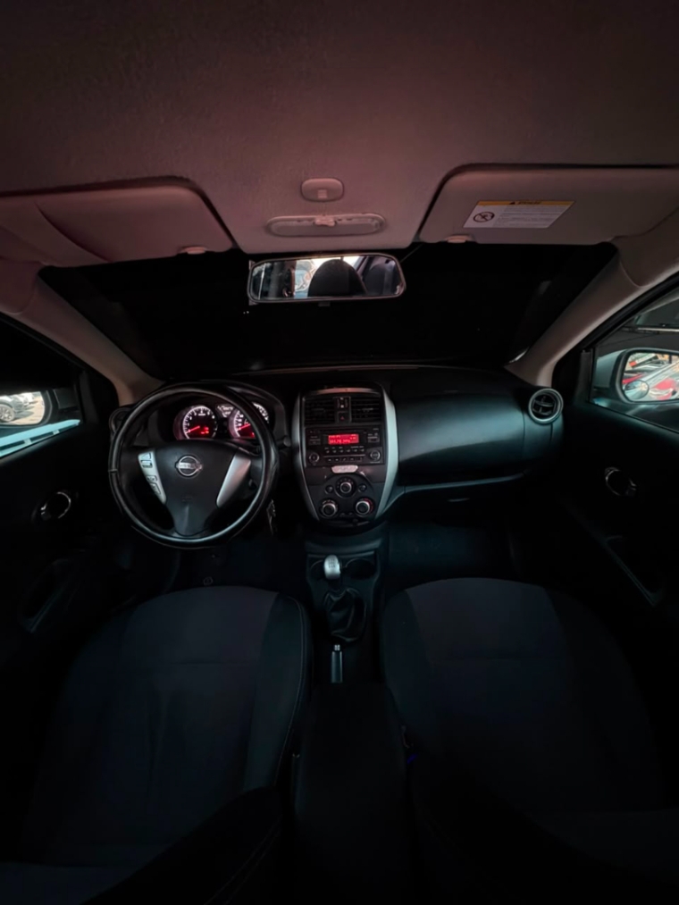 Interior Nissan Versa SV 2016 painel