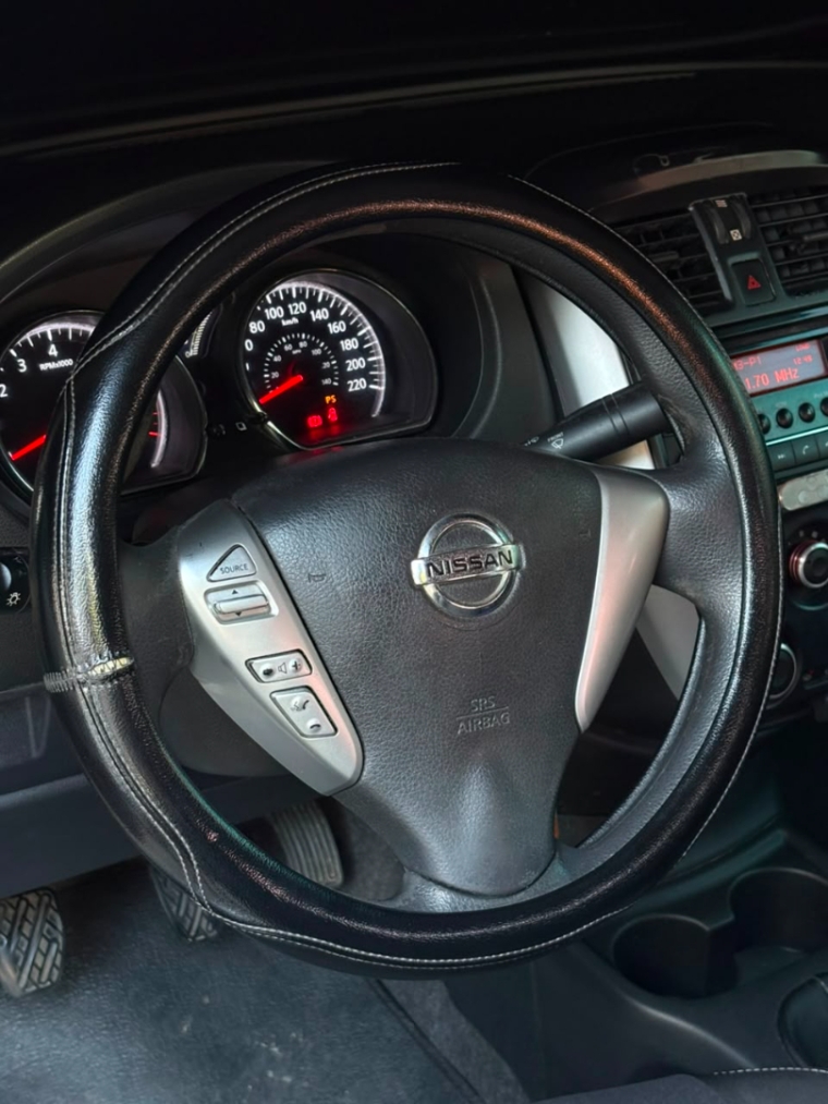 Volante Nissan Versa 2016 câmbio manual