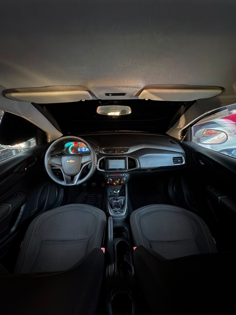 Interior Chevrolet Onix LT 2014 painel