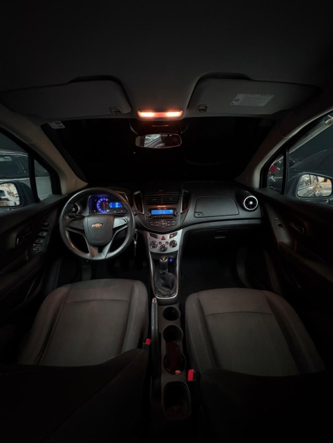 Interior Chevrolet Tracker Freeride 2014 painel