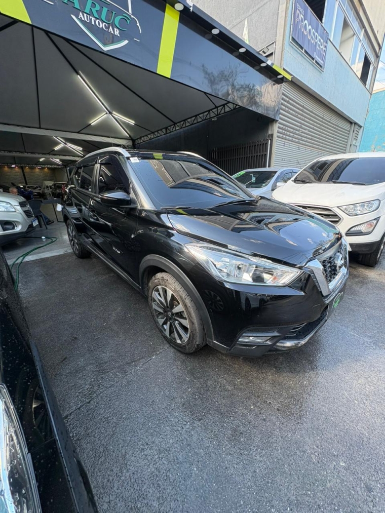 Nissan Kicks SV 2017 lateral completa