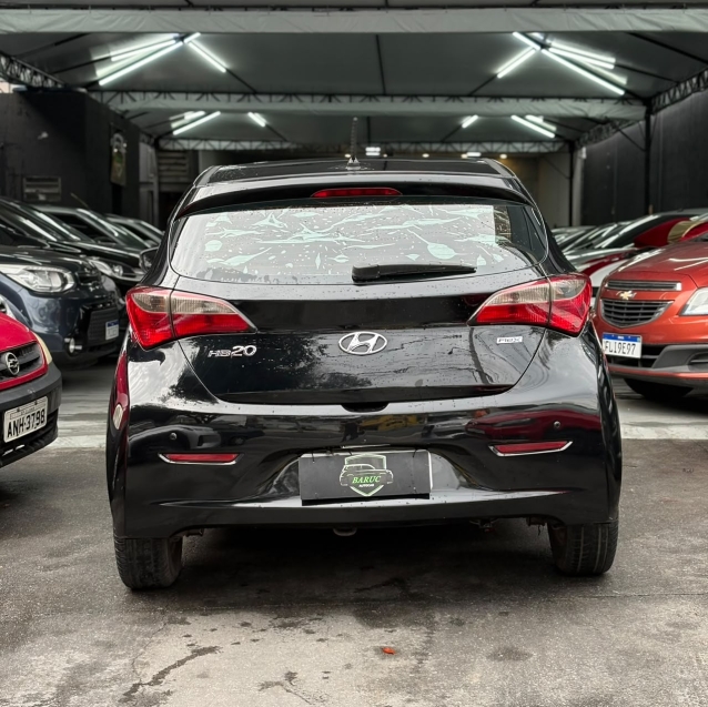- Hyundai HB20 1.0 Flex 2015 traseira hatch