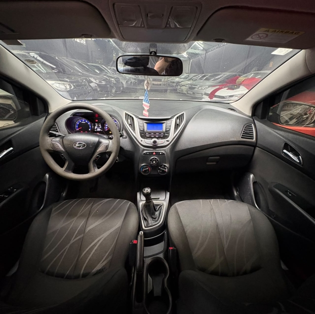 Interior do Hyundai HB20 2015 painel