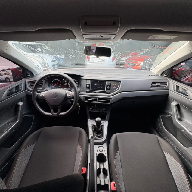 Interior do Volkswagen Polo 2023 painel