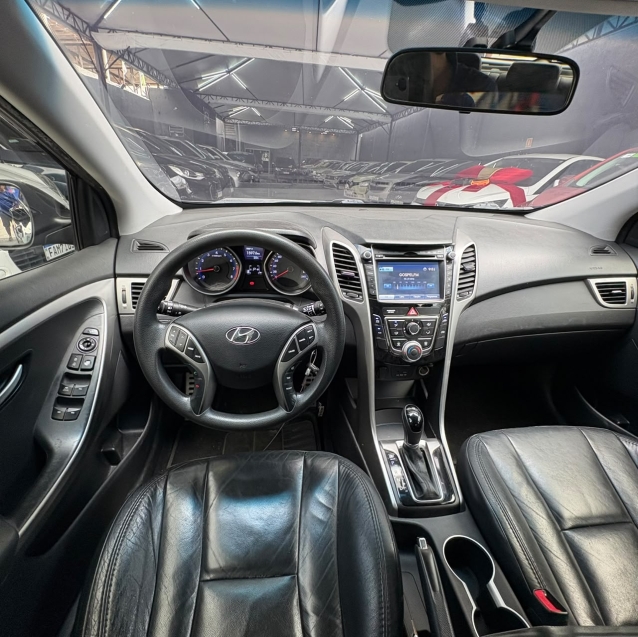 Hyundai i30 1.8 2015 volante e câmbio automático