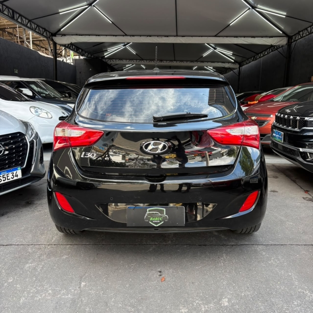 - Hyundai i30 1.8 MPI 2015 traseira hatch