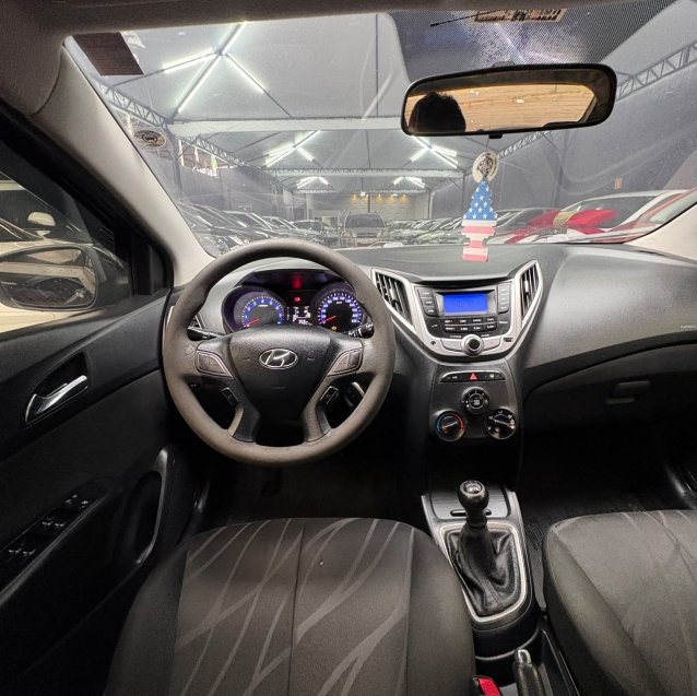 Hyundai HB20 1.0 2015 volante e câmbio manual