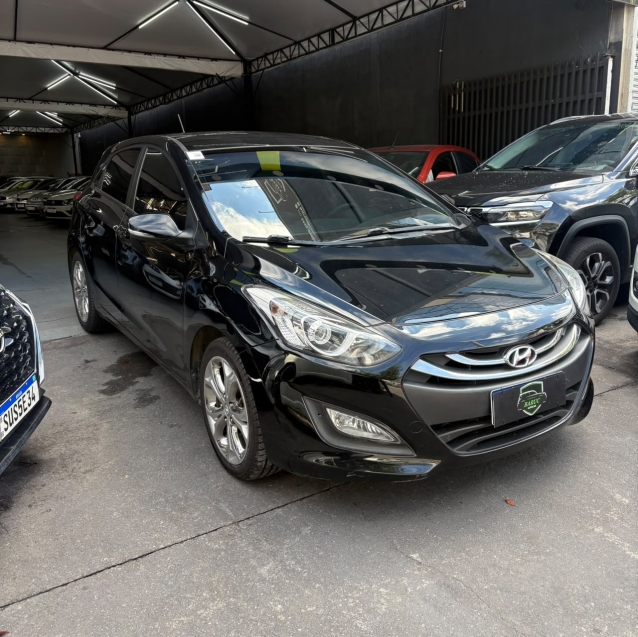 Hyundai i30 1.8 MPI 2015 lateral completa